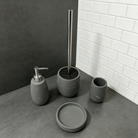 Ensemble d'accessoires de salle de bain en résine effet marbre gris avec distributeur de savon, porte-brosse WC, gobelet et porte-savon – Vente directe usine