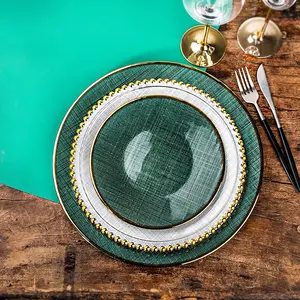 Assiette à dîner en verre, assiettes blanches avec bord argenté, assiettes vertes de chargement avec bord doré pour mariage à domicile