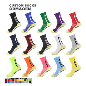 Chaussettes de football respirantes en tricot avec logo personnalisé en gros, antidérapantes, pour l'entraînement sportif, pour hommes - Product Image 1