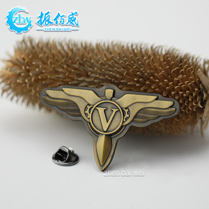 Broche Conmemorativo de Aviación de Bronce Antiguo en 3D, Personalizado al por Mayor por el Fabricante, Pin de Sombrero de Aleación de Zinc y Latón Personalizado - Product Image 1