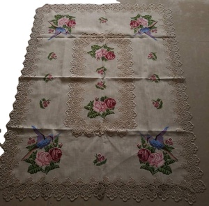 Tovaglie Quadrate 72x108 in Poliestere/Cotone Non Tessuto con Ricamo a Punto Croce Floreale - Product Image 3