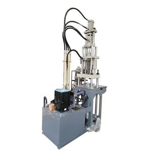 Machine de moulage par injection verticale de petites fiches de câble cat5 - Product Image 2