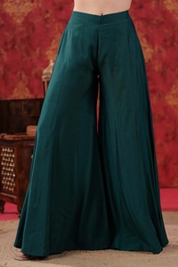 Ensemble Sharara vert mousse de haute qualité, orné à la main de motifs floraux, en soie Chanderi légère, pour tenues de mariage - Product Image 2