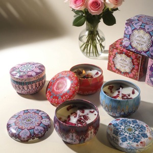 Bougie parfumée artisanale extra petite en cire de soja végétale avec fleurs séchées, idéale pour les mariages, les cadeaux d'anniversaire, parfum floral - Product Image 3