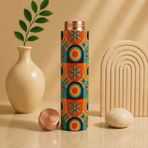 Bouteille d'eau en cuivre émaillé faite à la main avec un design floral géométrique rétro – Bouteille ayurvédique anti-fuite pour la maison et le bureau - Product Image 1