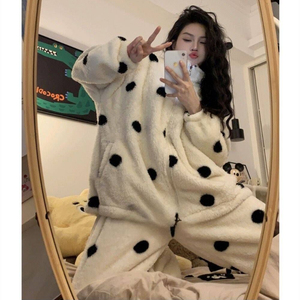 Set di <span class=keywords><strong>pigiama</strong></span> <span class=keywords><strong>in</strong></span> <span class=keywords><strong>pile</strong></span> di corallo da donna autunno e inverno imbottito <span class=keywords><strong>in</strong></span> <span class=keywords><strong>pile</strong></span> con un grazioso <span class=keywords><strong>pigiama</strong></span> da ragazza a pois - Product Image 5