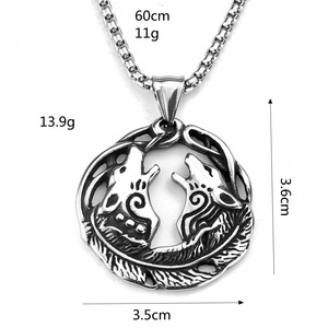 Yunnique – collier avec pendentif double tête de loup en acier inoxydable pour hommes, design asymétrique, bijoux cadeau - Product Image 5