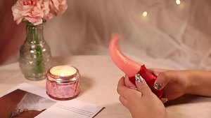 جهاز تدليك هزاز صغير للنساء على شكل وردة مع لسان لعق، قابل لإعادة الشحن، لعبة جنسية لتحفيز البظر والحلمات بالنقر والمص - Product Image 4