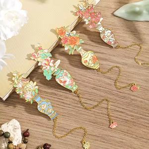 Nouveaux marque-pages en métal émaillé, designs personnalisés, exquis et élégants, avec pompons, pour cadeaux promotionnels - Product Image 2