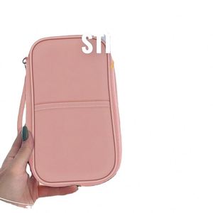 Échantillon Gratuit : Porte-Passeport de Voyage Personnalisé avec Logo, Pochette de Cou Anti-RFID, Portefeuille Mince Sécurisé avec Cordon Tour de Cou - Product Image 1