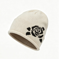 Gorro de punto jacquard de seis paneles con diseño de corona de rosas, gorro holgado con logo personalizado, gorro de punto al por mayor, gorro ajustable con cordón.