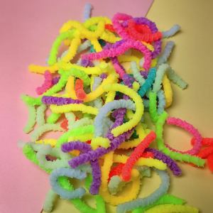 卸売 500g ノベルティリアルな昆虫ワームフィギュア 混合色 フェアリーガーデン風景 ハロウィンホリデーパーティーサプライヤー - Product Image 2