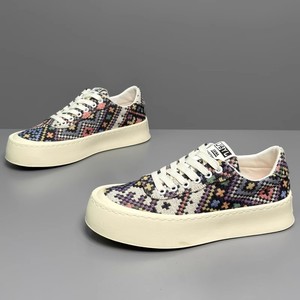 Chaussures de sport classiques en toile de style chinois <span class=keywords><strong>authentique</strong></span> 2025, de haute qualité, broderie de haute qualité, style de marche tendance - Product Image 1