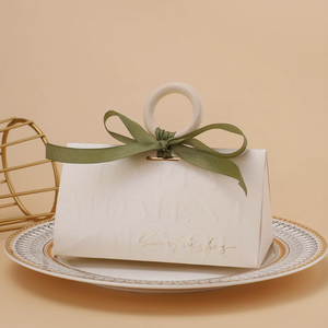 Boîte à bonbons triangulaire de luxe couleur champagne, coffret cadeau en bois pour bagues de mariage, idéal pour cérémonies et banquets de mariage - Product Image 2