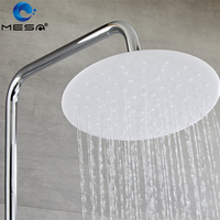 Ensemble de mitigeur de douche chromé MESA pommeau de douche 3 en 1 dans la salle de bain avec robinet