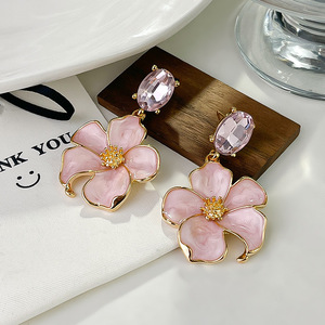 Modernos Pendientes Colgantes Florales de Aleación Acrílica con Diamantes en Tono Pastel, Chapados en <span class=keywords><strong>Oro</strong></span> de 18K, Accesorio Romántico para Aniversario para Mujer - Product Image 2