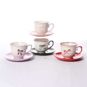 ชุดถ้วยกาแฟเซรามิกพร้อมจานรองลายโบว์ ทำด้วยมือสำหรับสาวๆ ฤดูใบไม้ผลิ 2022 - Product Image 1