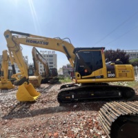 Excavatrice d'occasion Komatsu PC200 à prix avantageux, moteur d'origine japonais, boîte de vitesses, benne, à vendre