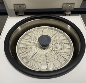 جهاز طرد مركزي عالي السرعة 12000 دورة في الدقيقة لفصل العينات الدقيقة والحجمية الصغيرة في مختبرات البحث - Product Image 5