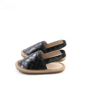 Sandalias infantiles para niñas y niños, zapatos de playa de tejido suave para bebés para estaciones frías - Product Image 4