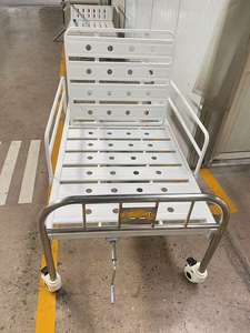 سرير فحص طبي معدني قابل للتعديل بوظيفة واحدة وبأسعار معقولة، طاولة فحص يدوية للمستشفيات، معدات فحص للعيادات الطبية من المورد - Product Image 4