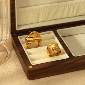 แหวนแฟชั่นดีไซน์โบว์เรขาคณิต ทอง 18k สแตนเลสสตีล สำหรับผู้หญิง เครื่องประดับสำหรับงานปาร์ตี้ สไตล์ยุโรปและอเมริกา - Product Image 3