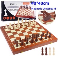 Jeu d'échecs portable en bois pour enfants avec pièces magnétiques, plateau pliable et compartiments de rangement pour les voyages, l'école et le travail - Écologique
