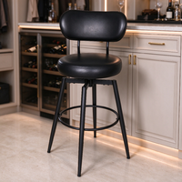 Tabouret de bar pivotant moderne en cuir noir avec dossier souple, coussin rond, repose-pieds et pieds en métal – Mobilier de loft