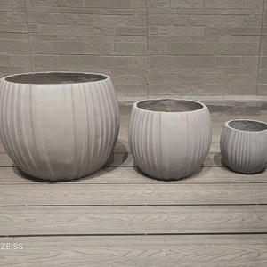 Pots de fleurs géants artificiels en fibre de verre sculptés à la main, de haute qualité, fabriqués en Europe, écologiques, durables, capacité de 50L, pour exposition - Product Image 2