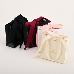 Bolsas de Regalo de Papel para Joyería, Blancas, de Lujo, con Logotipo Personalizado, con Asas y Cinta Rosa - Product Image 5