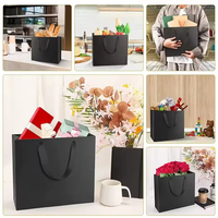 Sac en papier kraft laminé noir mat de luxe avec logo personnalisé pour l'artisanat et l'emballage de shopping de bougies avec poignée de Guangzhou