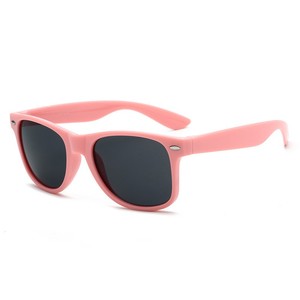 Gafas de Sol Clásicas de Plástico con Logotipo Impreso Personalizado, Venta al Por Mayor, Baratas, para Hombre y Mujer, Regalo Promocional para Fiestas - Product Image 4