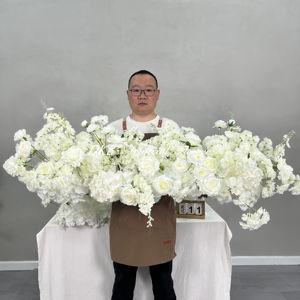 ดอกกุหลาบขาวประดิษฐ์คุณภาพสูงจาก DKB Wholesale สำหรับตกแต่งโต๊ะ งานแต่งงาน และงานอื่นๆ - Product Image 1