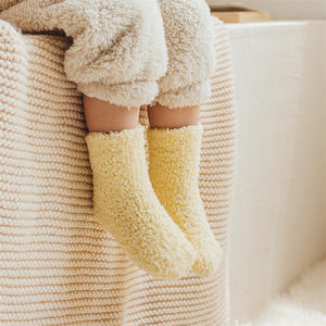 Chaussettes pelucheuses antidérapantes pour enfants unisexes avec polaire de corail, pantoufles épaisses et chaudes pour dormir, chaussettes antidérapantes pour <span class=keywords><strong>bébé</strong></span> pour l'hiver - Product Image 3