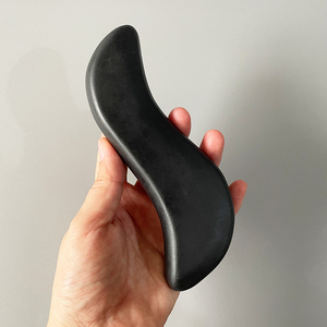 Outil de <span class=keywords><strong>massage</strong></span> Gua Sha en pierre de Bian traditionnelle noire en forme de S, pierre de Bian Sibin, planche de Gua Sha en pierre de Bian naturelle - Product Image 5