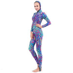 Combinaison de <span class=keywords><strong>plongée</strong></span> une pièce pour <span class=keywords><strong>femme</strong></span>, personnalisée, durable, imperméable et à séchage rapide pour la <span class=keywords><strong>plongée</strong></span> en apnée et le surf - Product Image 3