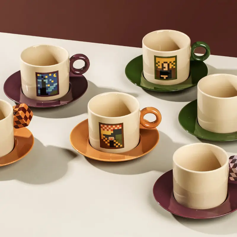 Vente en gros de 250ml de tasses à thé en porcelaine de style pixel vaisselle tasse à café en céramique émaillée pure nouvel ensemble de tasses et soucoupes en porcelaine osseuse