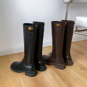 Nuovi <span class=keywords><strong>Stivali</strong></span> Alti da <span class=keywords><strong>Donna</strong></span> in Vera <span class=keywords><strong>Pelle</strong></span> Stile Autunno/Inverno con Fibbie Dorate, Suola Spessa in Gomma, Colore Marrone, Effetto Snellente per Equitazione - Product Image 1