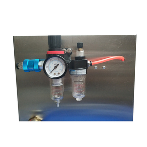 Machine de remplissage de liquides à haute viscosité à 6 têtes pour crème, pâte et miel en stick, avec réservoir de chauffage - Product Image 4