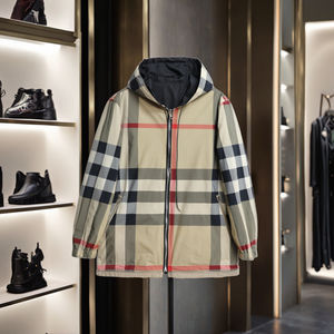 Chaqueta Fina de Primavera para <span class=keywords><strong>Hombre</strong></span> de Diseño Británico Reversible Acolchada con Capucha para Exteriores con Revestimiento y Patrón de Cuadros Icónico de Lujo en Poliéster - Product Image 1