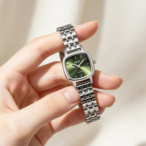 Reloj de Cuarzo Minimalista con Esfera Plateada para Mujer, Correa Delgada de Acero, Resistente al Agua, para un Estilo Diario Elegante - Product Image 5