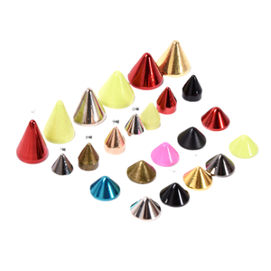 Rivets coniques en laiton en gros avec vis en cuivre, emballage en sachet, accessoires décoratifs, pièces pointues, en stock - Product Image 1