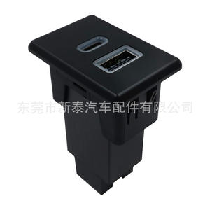 Cargador de coche Nissan con doble puerto USB tipo C QC3.0 de carga rápida 12-24V con clip - Product Image 2