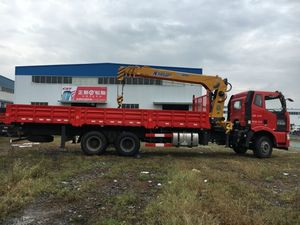 Camión Volquete Autocargable FAW 6x4 14T con Brazo Recto para Transporte de Madera - Product Image 6