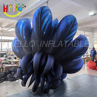 Magnifique lotus bleu géant gonflable avec des pétales dégradés vibrants et un design artistique saisissant.