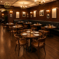 Meubles commerciaux Ron Group, table carrée en bois, chaises personnalisées avec revêtements, banquette en cuir capitonnée en forme de L