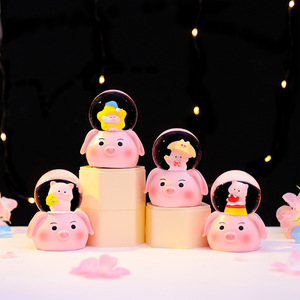 ตุ๊กตาการ์ตูน, ของเล่นเด็ก, ชีวิตช้าๆ, เรื่องราวของหมูน้อย, ลูกแก้วคริสตัล, ของตกแต่งโต๊ะในห้องนอนน่ารัก, ของขวัญวันเกิด - Product Image 1