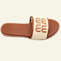Sandales et pantoufles plates multicolores pour femmes, vente en gros, mode simple et confortable à porter à l'extérieur
