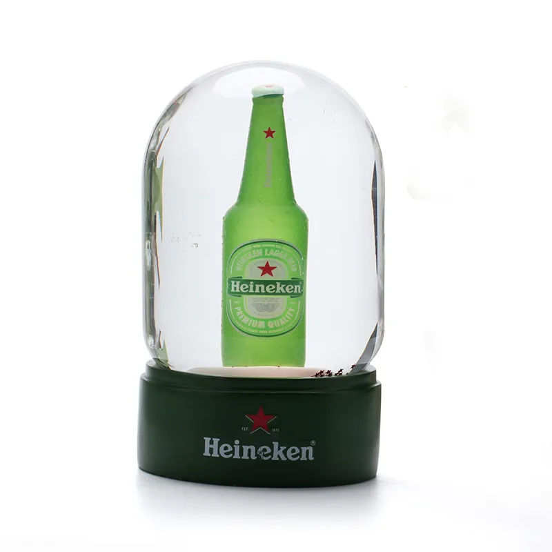 Bola de nieve personalizada de alta calidad, artesanía de resina, globo de nieve interesante con decoración de botella de vino verde