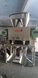 Machine de remplissage de sacs industriels avec pesage précis de poudre pour l'emballage de ciment, de mastic, de mortier et de mélanges secs - Product Image 3